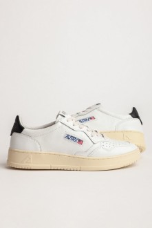Medalist Low Leather Shoes White / Black Autry