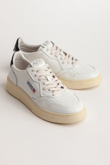 Medalist Low Leather Shoes White / Black Autry