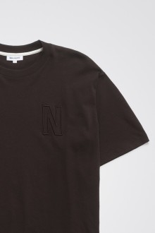 Simon Loose Organic Jersey N Logo T-Shirt Expresso Norse Projects