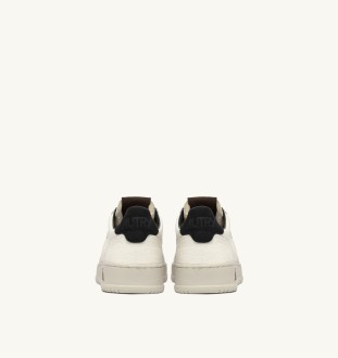 Medalist Low Leather Elephant / Suede Black / Pinecone Autry