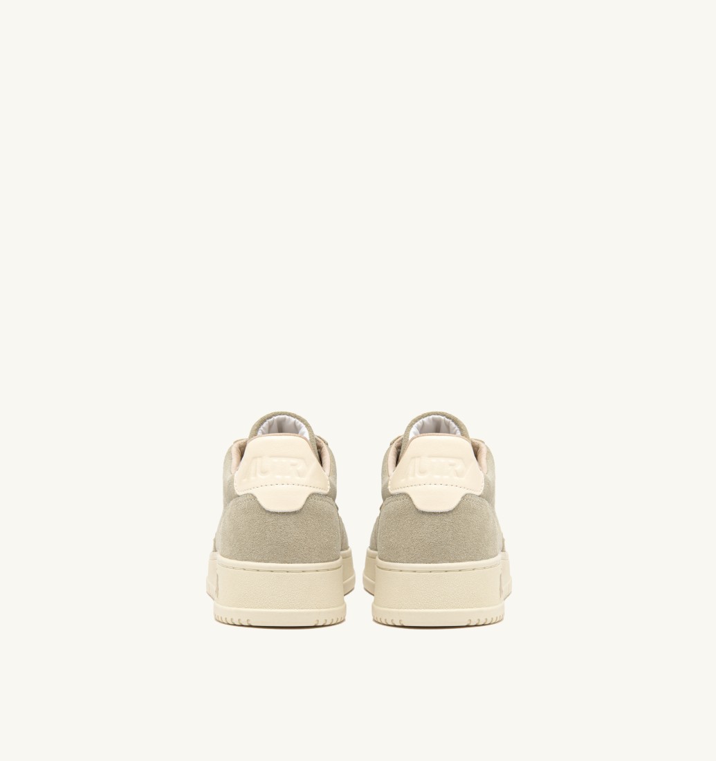 Basket Medalist Low Finish / Suede Papyrus / White Autry