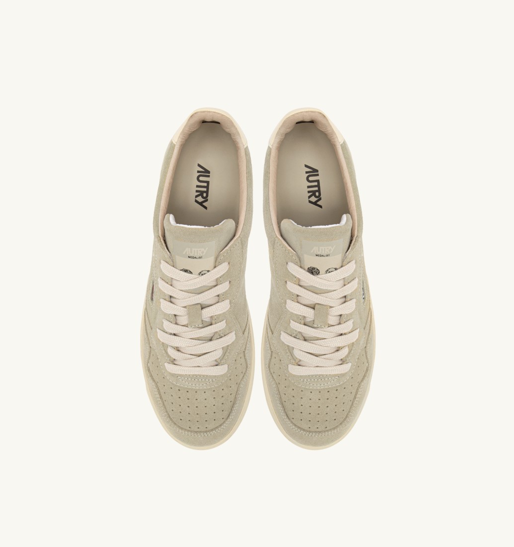 Basket Medalist Low Finish / Suede Papyrus / White Autry