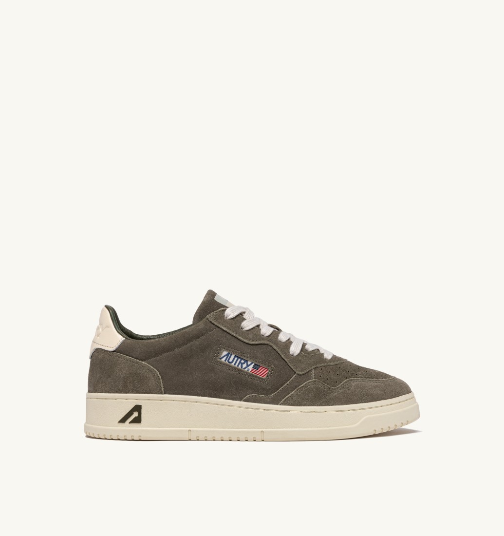 Basket Medalist Low Finish / Suede Mislet / White Autry