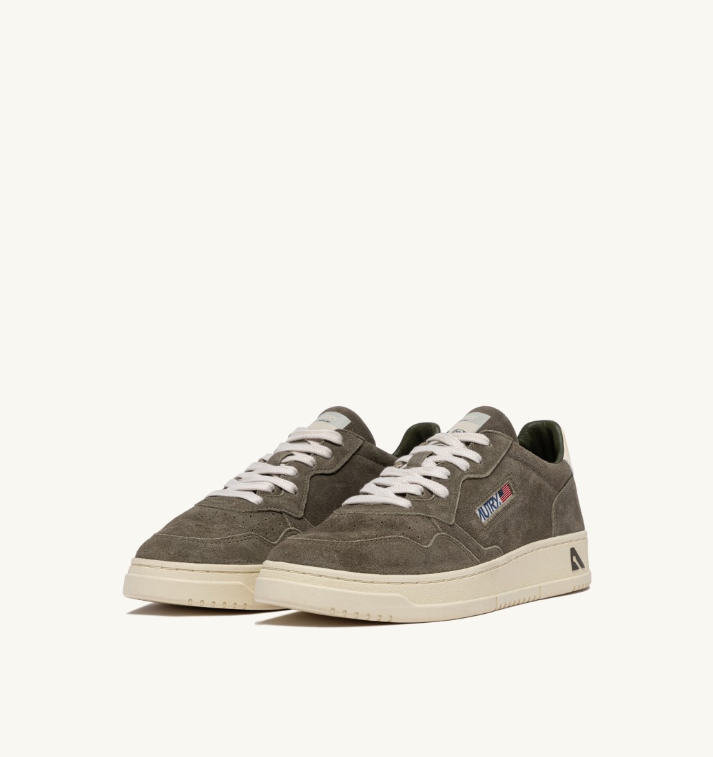 Basket Medalist Low Finish / Suede Mislet / White Autry
