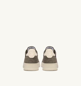 Basket Medalist Low Finish / Suede Mislet / White Autry