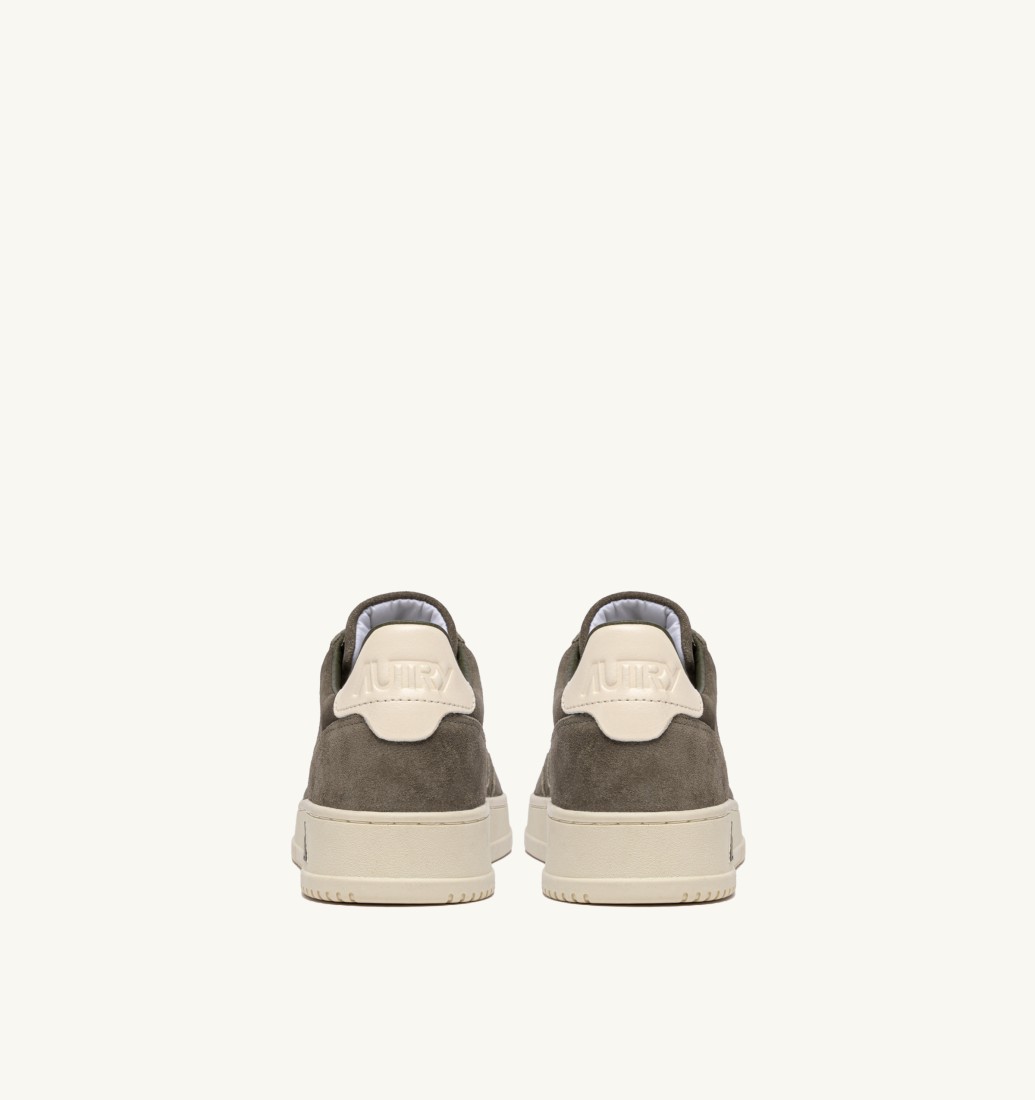 Basket Medalist Low Finish / Suede Mislet / White Autry