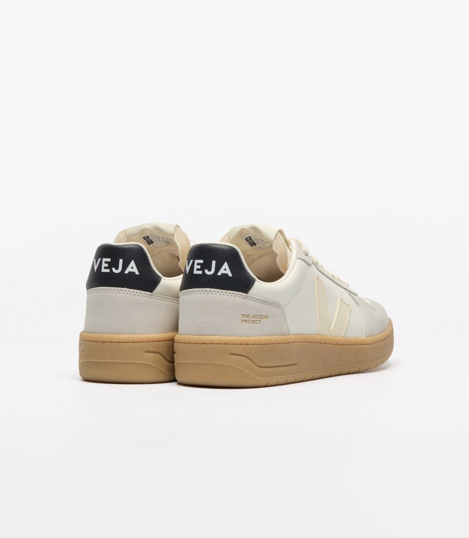 V-82 Leather Pure Calcaire Black Veja