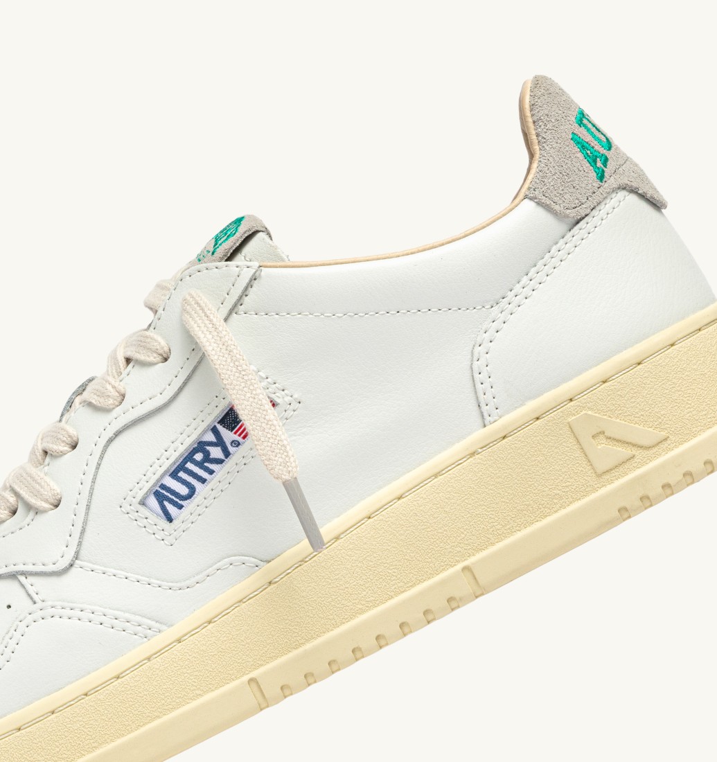 Basket Medalist Low Leather / Suede Logo White / Nuvole Autry