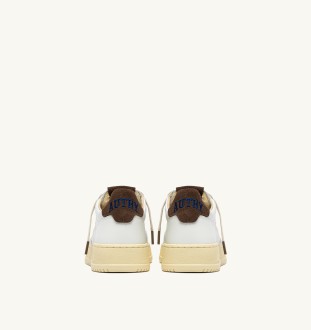 Basket Medalist Low Leather / Suede Logo White / Chocolate Chip Autry