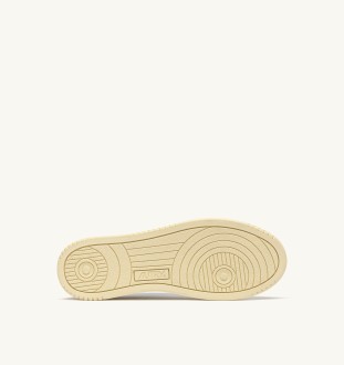 Basket Medalist Low Leather / Suede Logo White / Chocolate Chip Autry